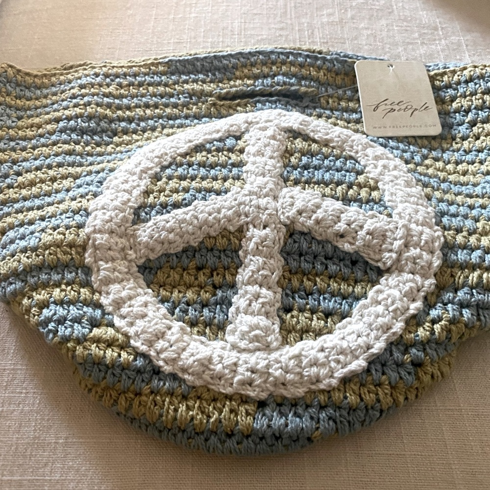 Free People Cali Crochet Clutch new in bag